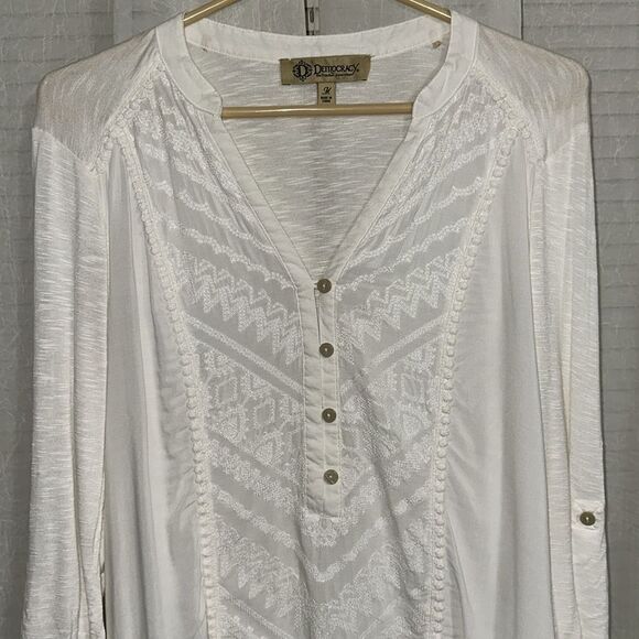 Democracy M Ivory Embroidered Crochet Lace Button Front Tab Sleeve High Low Top - Picture 3 of 10